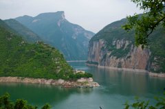 严控严治水污染